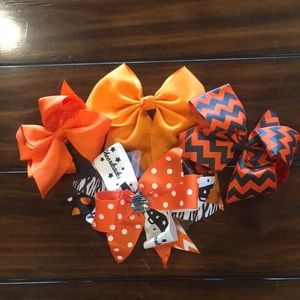 ***SOLD*** Orange and Black hair bows
